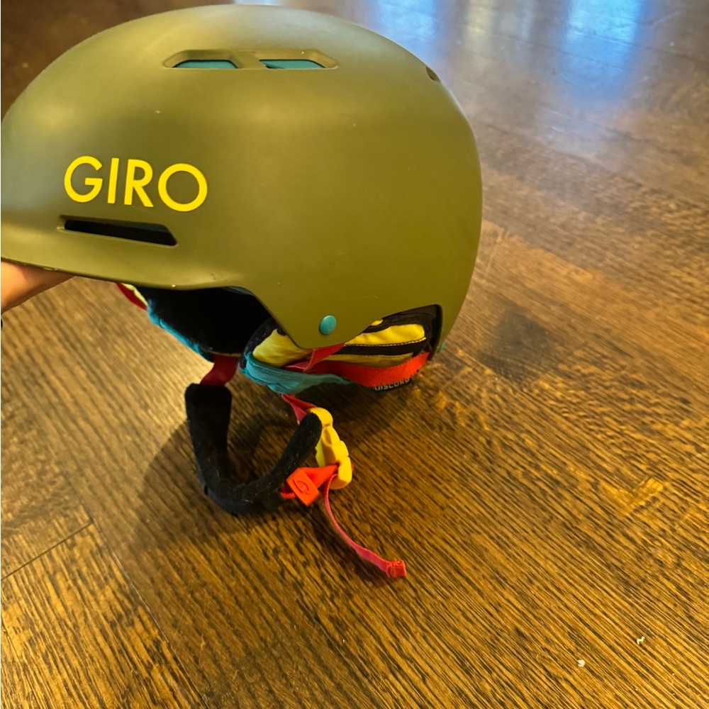 kids ski/snowboarding are helmet - Giro